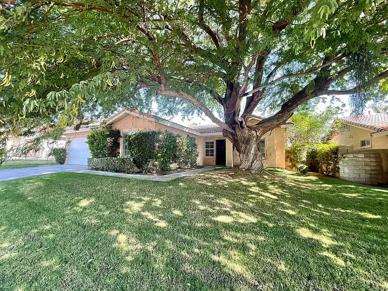 79220 Laurie Ct — Photo 1