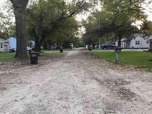 Exterior Neighborhood (street photo)