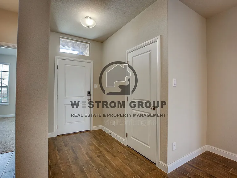 820 Greenford Mnr — Photo 5