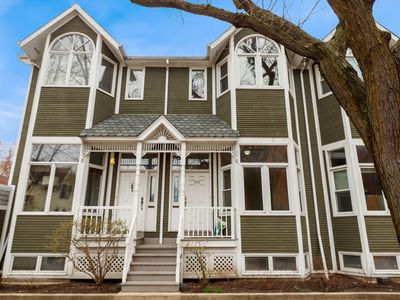 1008 W Barry Ave, Chicago, IL, 60657
