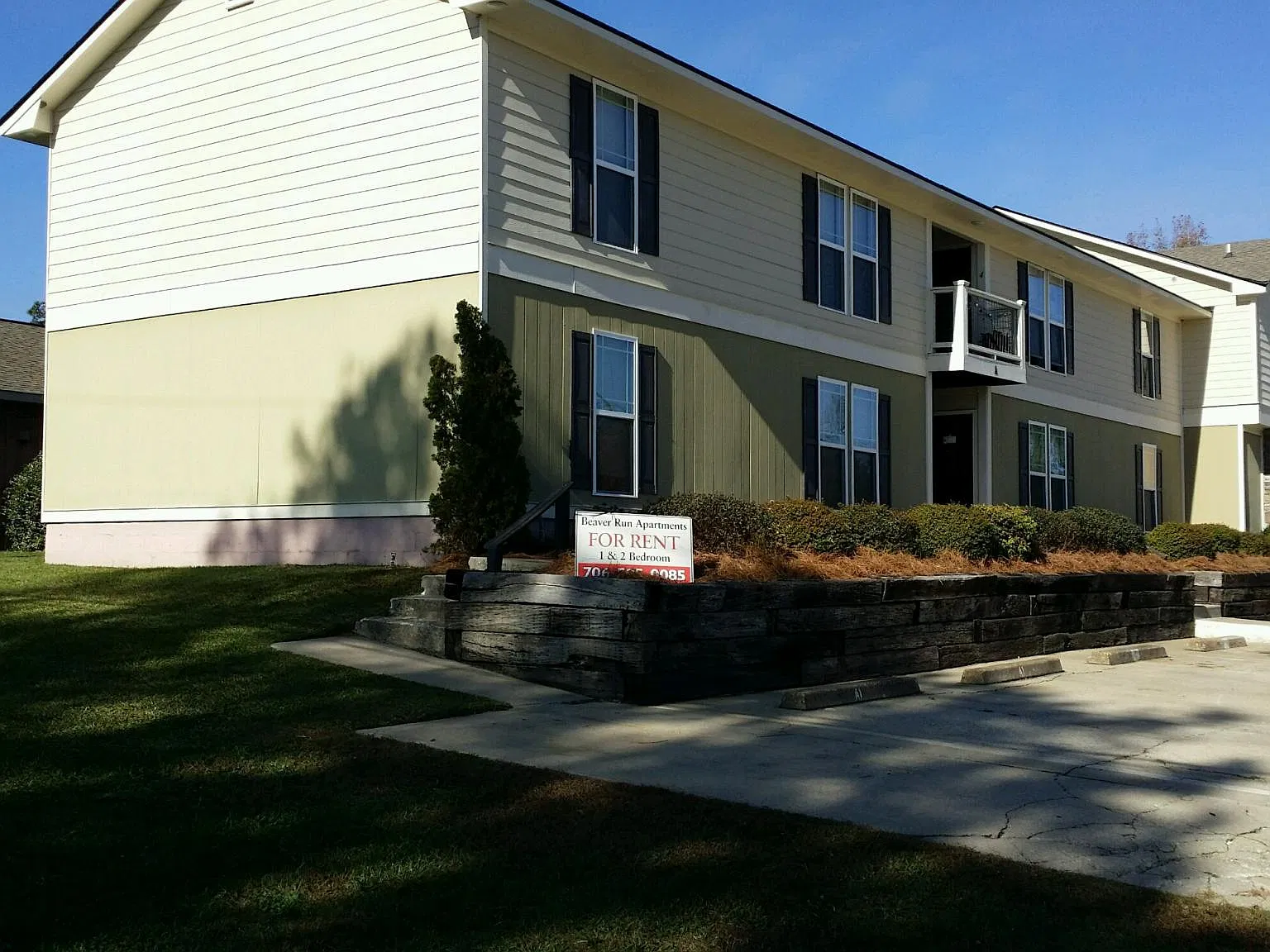 2 bed, 985 sqft, $945 — Photo 1