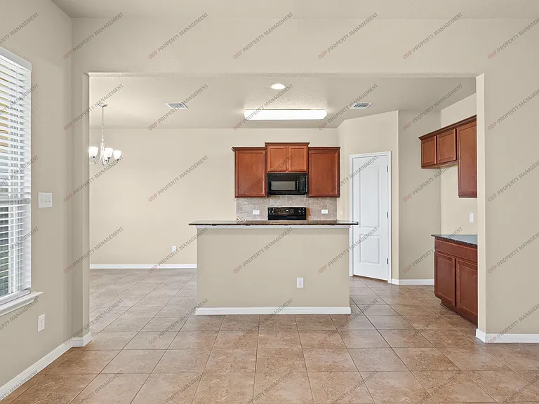 7605 Hickman St — Photo 5