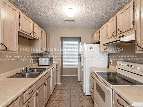 5th image of 3195 W Woodfield Way