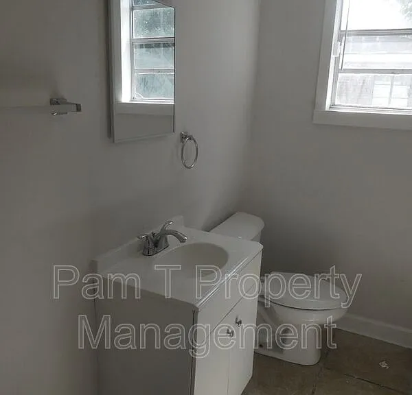 633 W 35th St — Photo 4