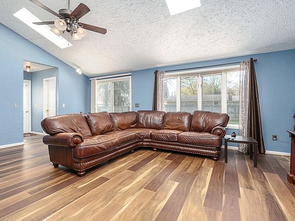 4th image of 316 E Melody Ave