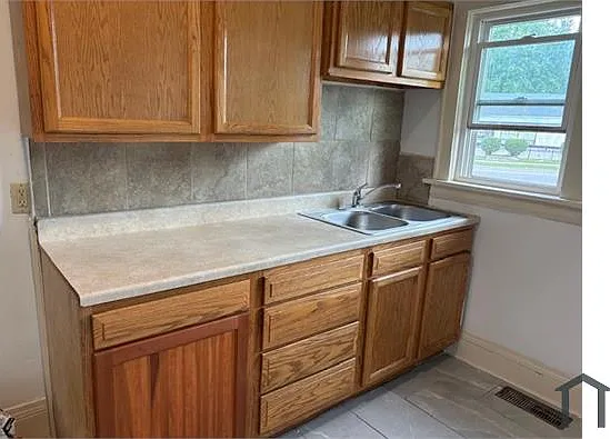 727 N Howard St — Photo 3