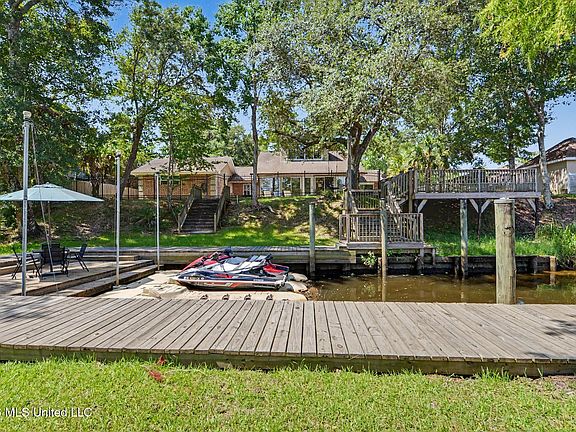 2nd image of 8324 Maunalani Pl