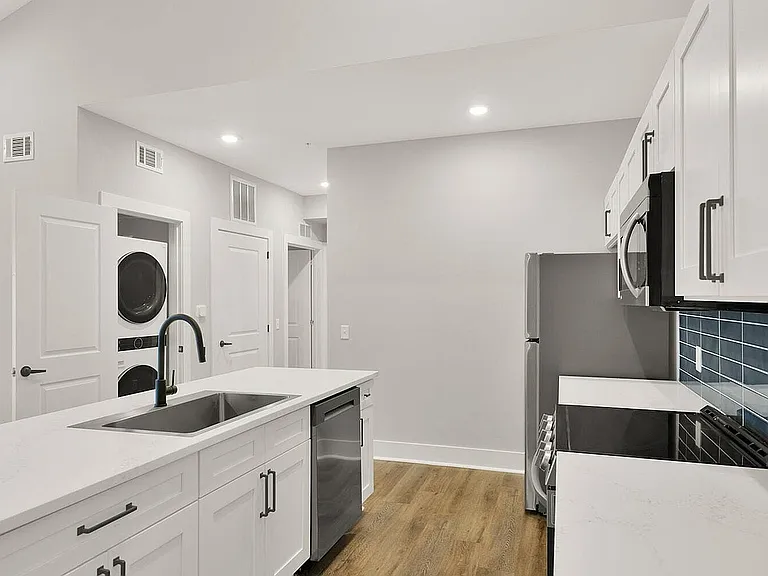 Pointe Grand Apartments Kitchen