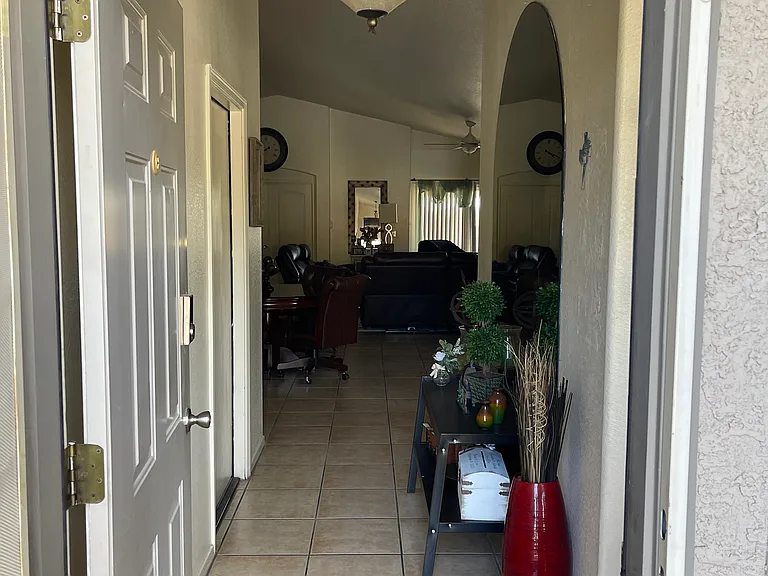 1542 N Placita Colonia De Oro — Photo 4