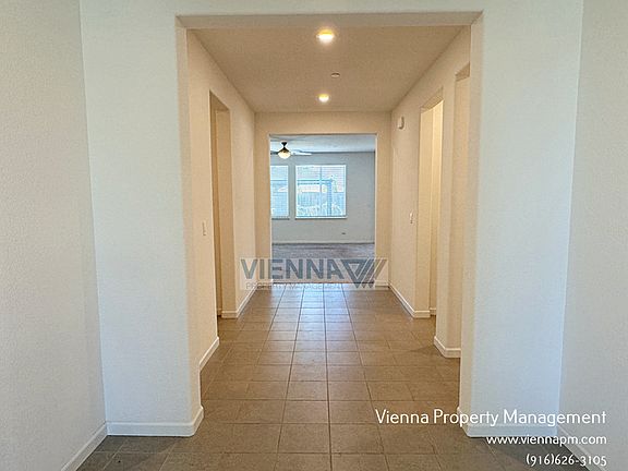 4th image of 3927 Deergrass Cir