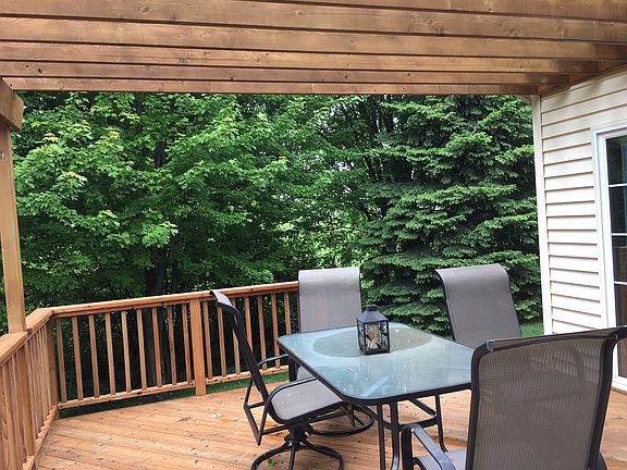 NEW DECK W/PERGOLA