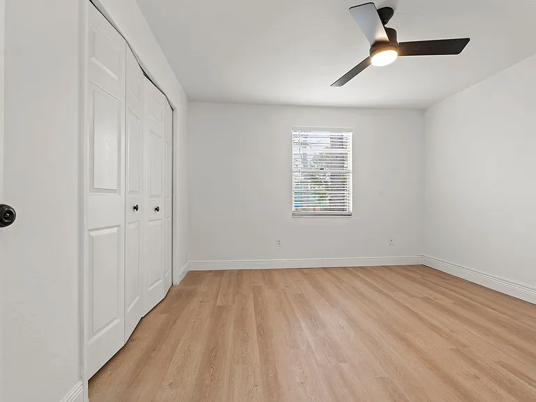 2 Bedroom/1 Bathroom Move-in Ready Townhome w\ 1 Month Free Rent!! — Photo 8