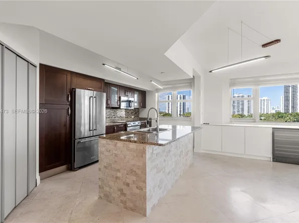 20000 Country Club Dr #716, Aventura, FL 33180