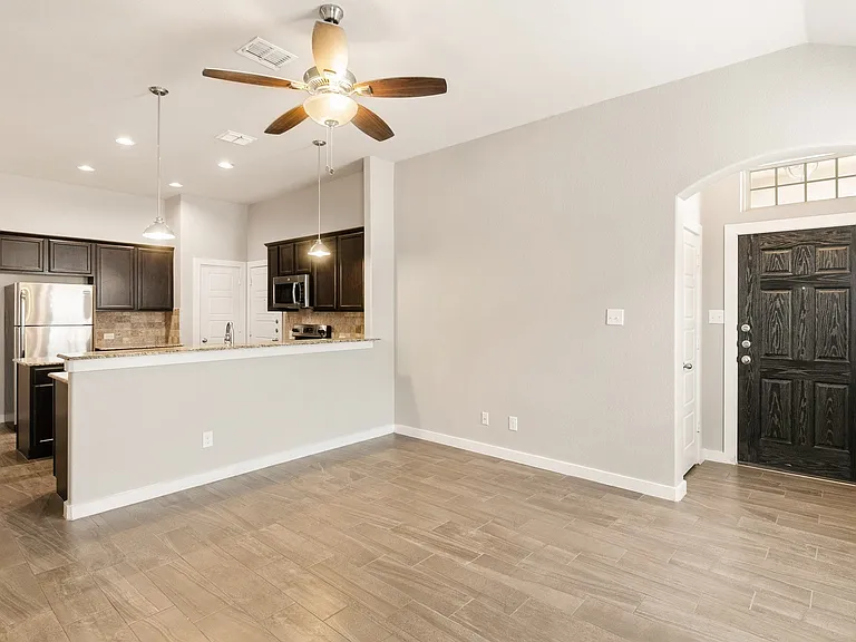541 Creekside Frst — Photo 2