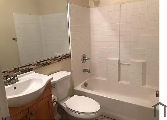 434 W 63rd Pl — Photo 3