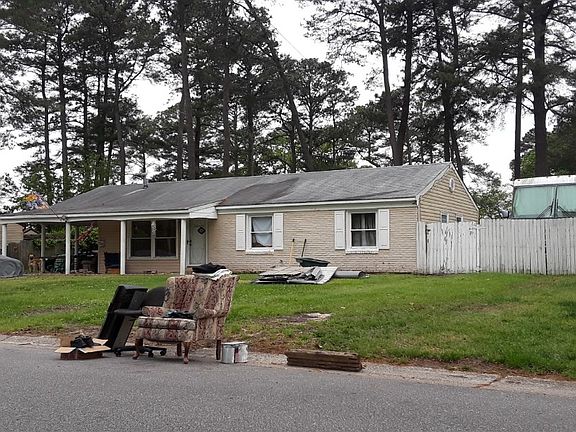 3rd image of 129 Narragansett Dr