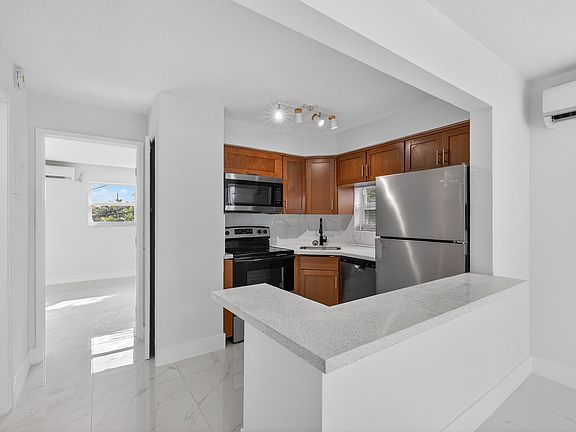 2nd image of 1520 NE 56th St Suite 8