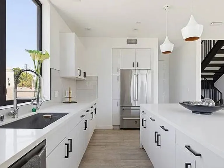 2432 Penmar Ave #201 — Photo 7