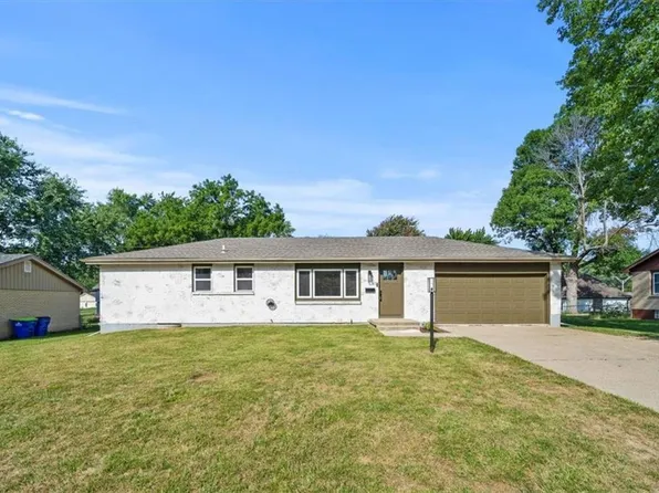 302 SW Marion Ln, Lees Summit, MO 64081