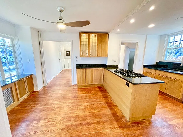 1309 N Glebe Rd — Photo 12