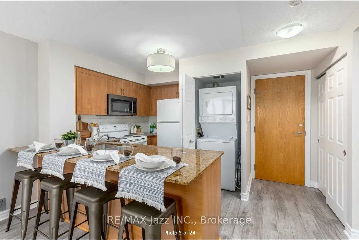 340 Watson St W — Photo 2