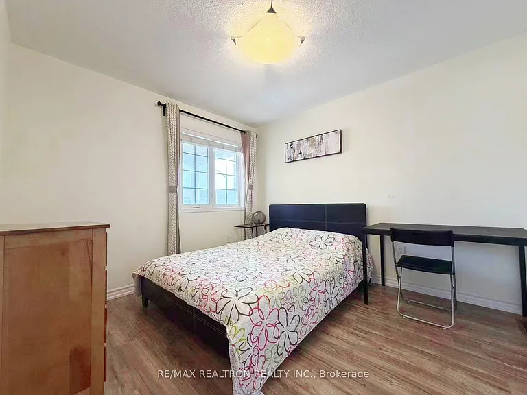 210 Old Colony Rd — Photo 18