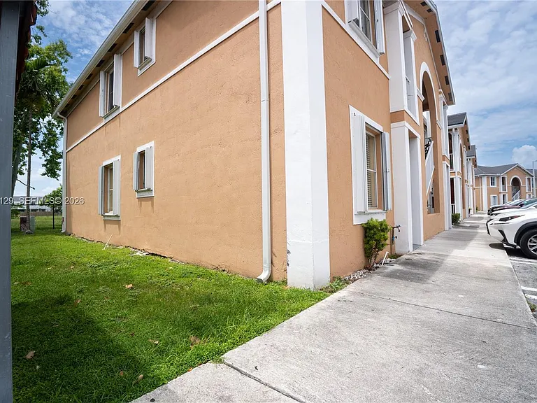 17600 NW 73rd Ave #2016 — Photo 24