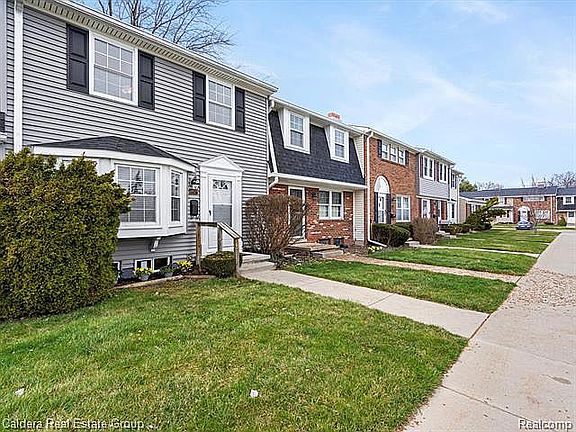 2nd image of 19527 Dartmouth Pl