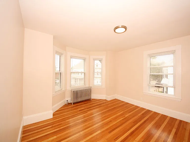91 Cushing St — Photo 3