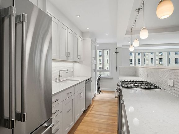 2nd image of 333 W 57th St APT 610