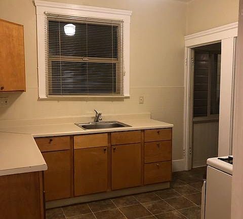 3rd image of 490 22nd Ave