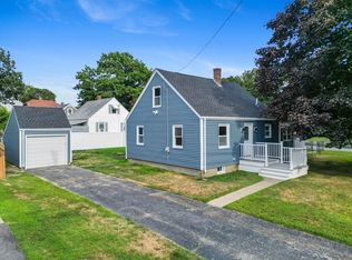 389 Sconticut Neck Rd, Fairhaven, MA 02719
