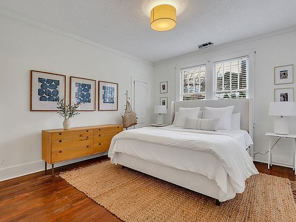 5th image of 517 E 51st St