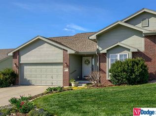 5113 Lakecrest Dr, Papillion, NE 68133