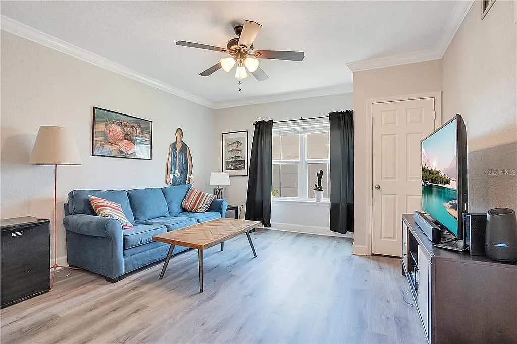 1 bed, 739 sqft, $1,699 — Photo 3