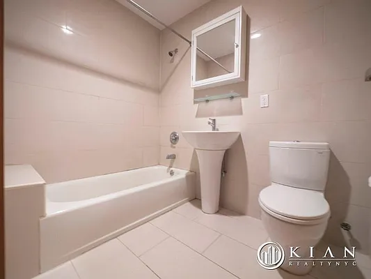 Rented by Kian Realty | media 5