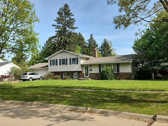 2nd image of 755 Pleasant Valley Dr