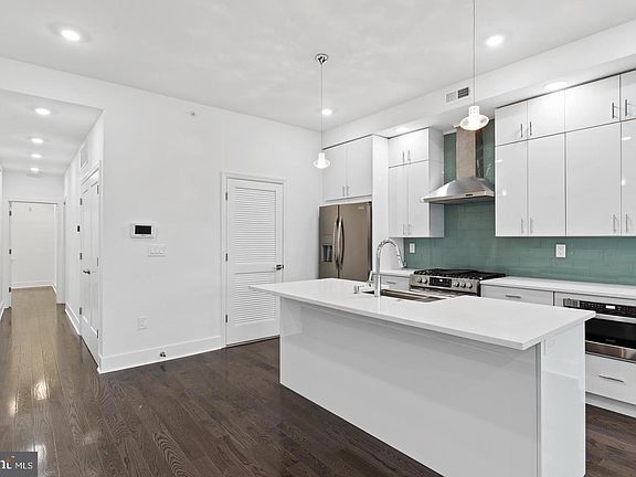 4th image of 1335 NE Franklin St #3
