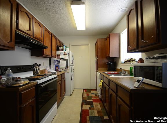 4th image of 5922 Cliffmore Dr