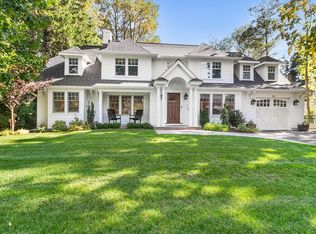 66 Milburn Ln, Roslyn Heights, NY 11577