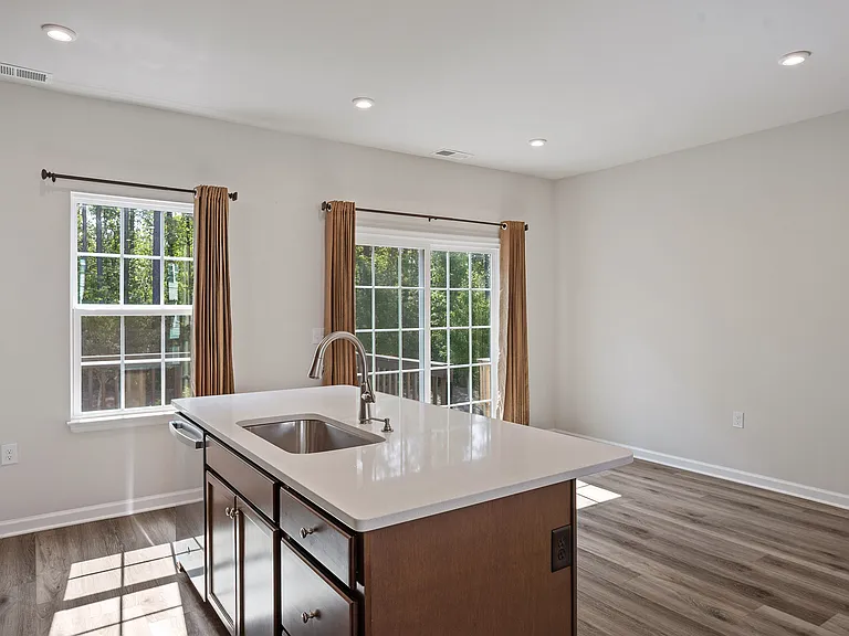 915 Romeria Dr — Photo 11