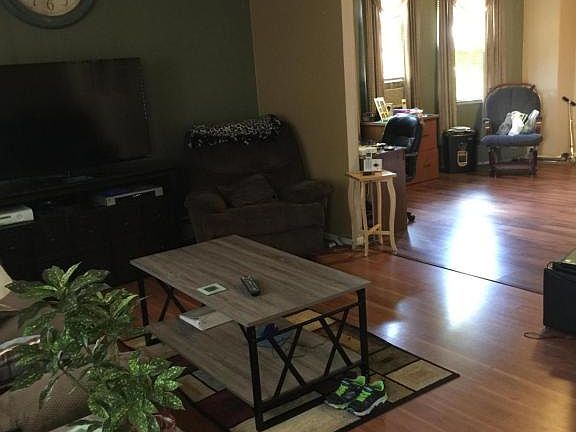 4th image of 110 Edison St