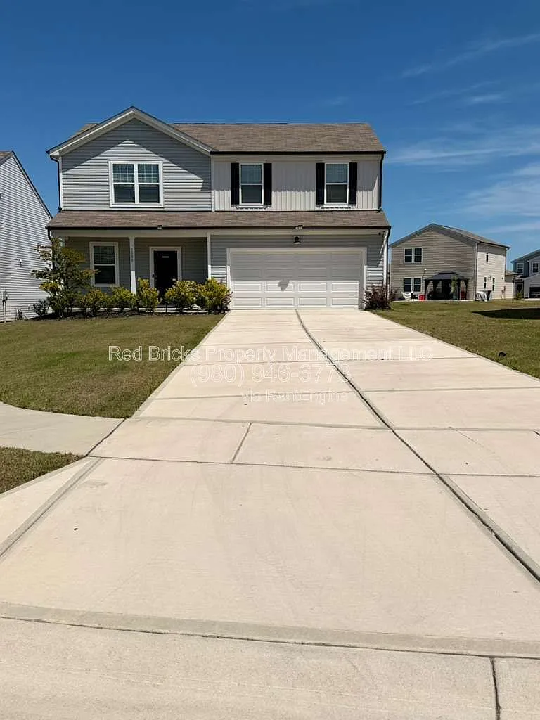 3 bed, 2.5 bath, 2083 sqft, $2,150 — Photo 3