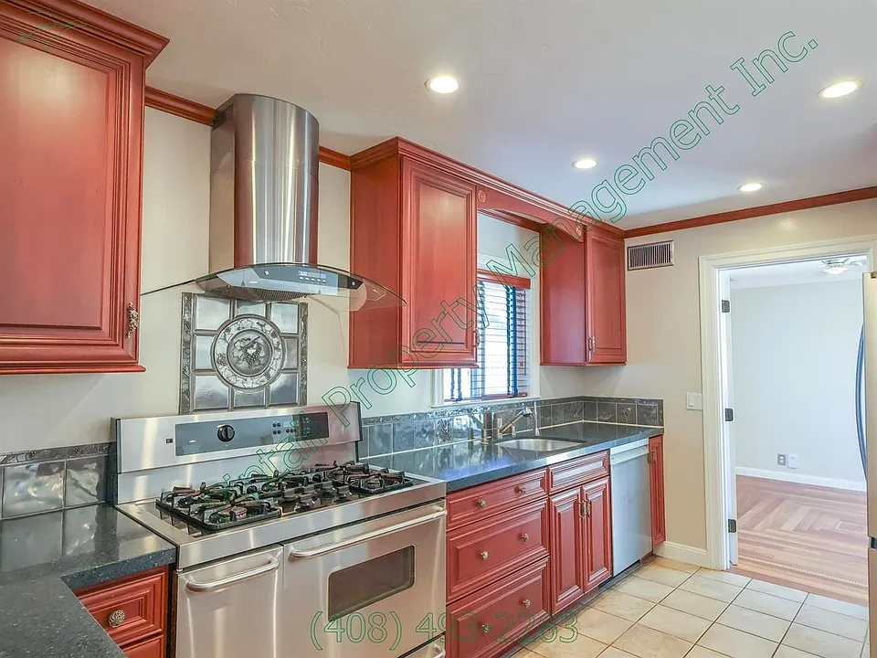 1513 Williams Ave
