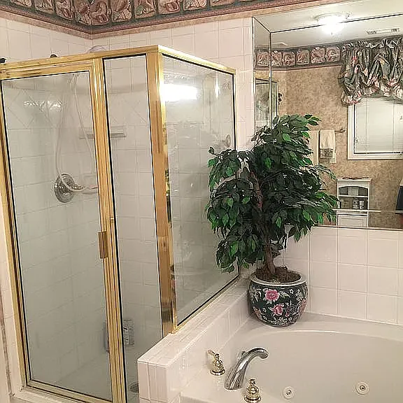 Master Bath - Stand up Shower & Jacuzzi Tub -
Upper sleeping level.
