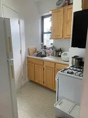 Rented by M.Grossman R.E. Management | media 13