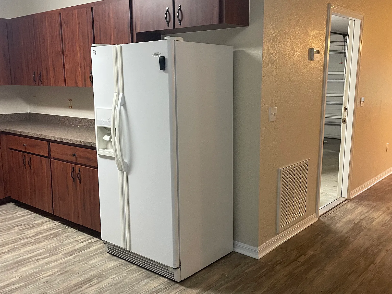 3 bed, 1228 sqft, $2,000 — Photo 3