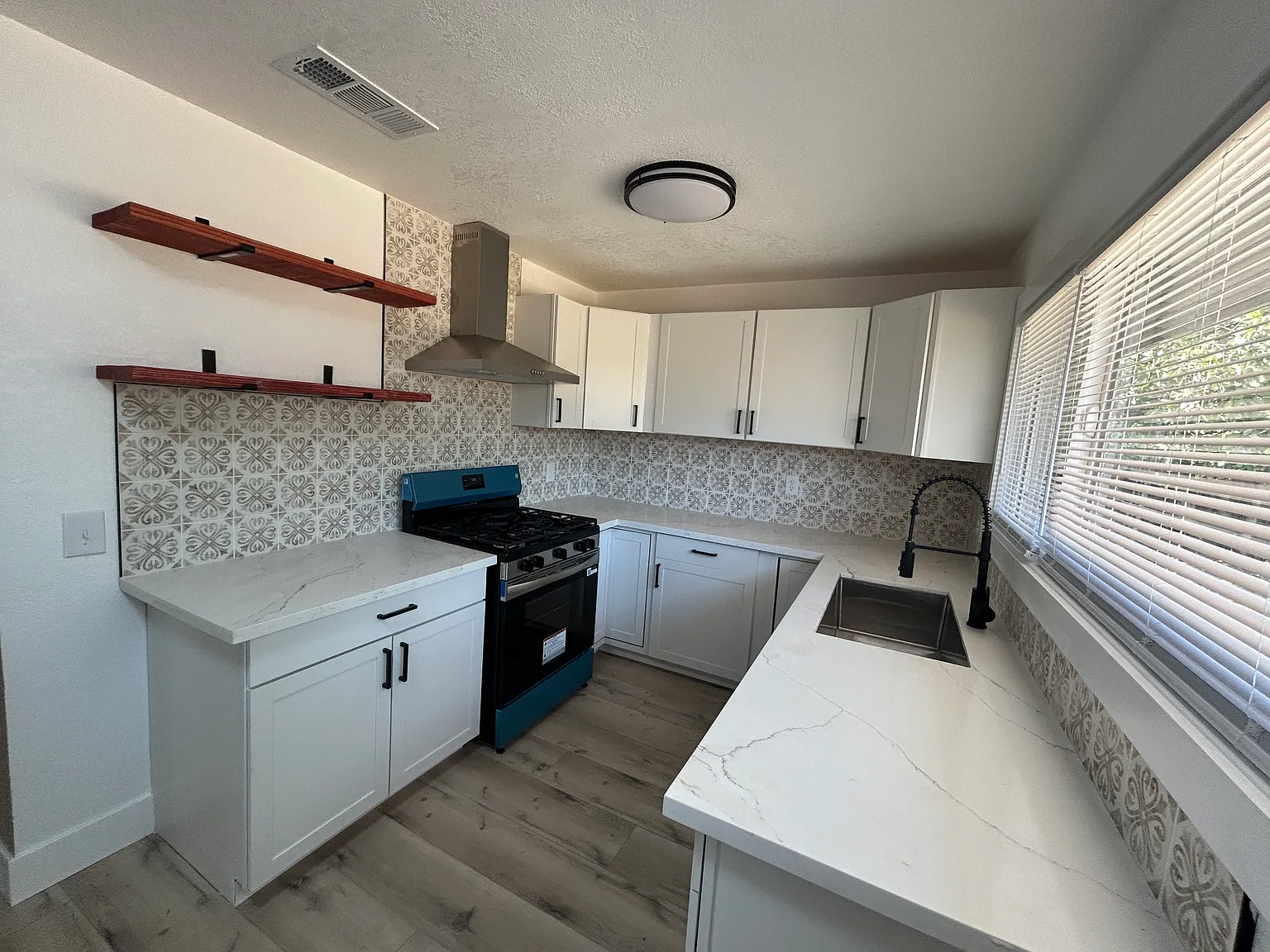 2 bed, 748 sqft, $1,550 — Photo 2