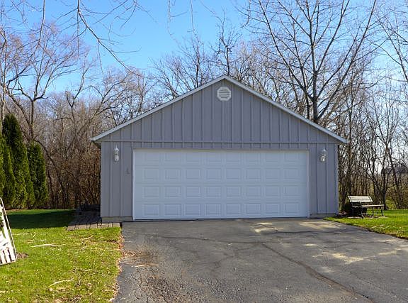 Detached garage