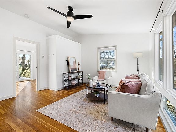 2nd image of 98 Lancaster Rd